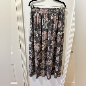 Leith Dark Grey and Pink Rose Slit Maxi Skirt Size Medium